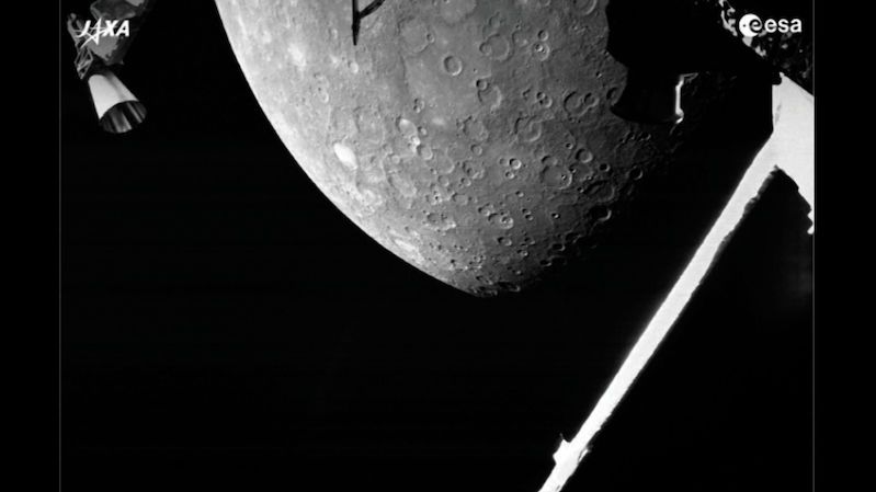 Sonda BepiColombo poslala své první fotky Merkuru. Zachytila i kráter Bedřicha Smetany